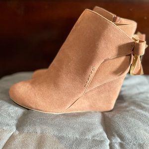 Heel boots